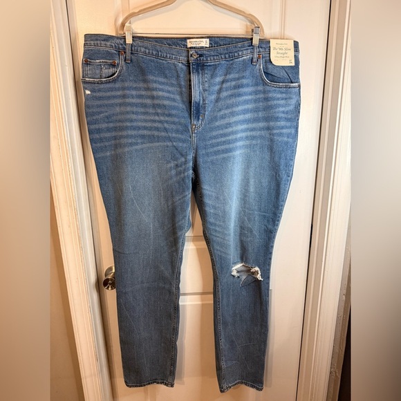 NWT Abercrombie & Fitch Womens 90’s Slim Straight Ultra High Rise Jeans - 37x24L - Picture 1 of 9